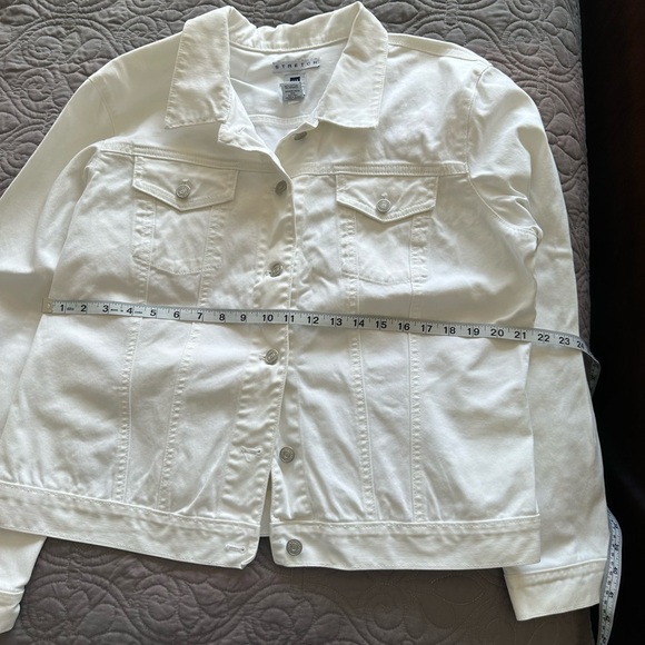 Classic White Denim Jacket - Picture 5 of 7